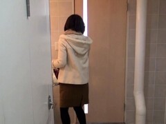 Japanese hottie peeing Thumb